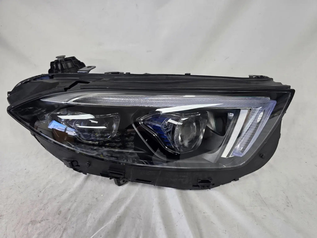 Mercedes-Benz CLS C257 W257 MultiBeam LED Right Headlight OEM Genuine A2579068400 – High-quality, used, OEM genuine MultiBeam LED headlight for the Mercedes-Benz CLS C257 W257 model. Perfect replacement for superior lighting and performance.