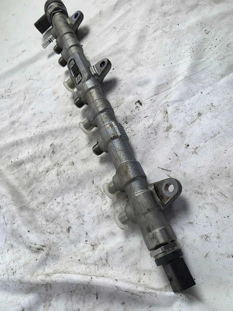 BMW X5 G05 F95 3.0 D xDrive Diesel RAIL PIPE OEM GENUINE 0445216051 8571569