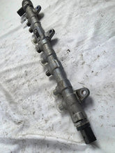 Load image into Gallery viewer, BMW X5 G05 F95 3.0 D xDrive Diesel RAIL PIPE OEM GENUINE 0445216051 8571569