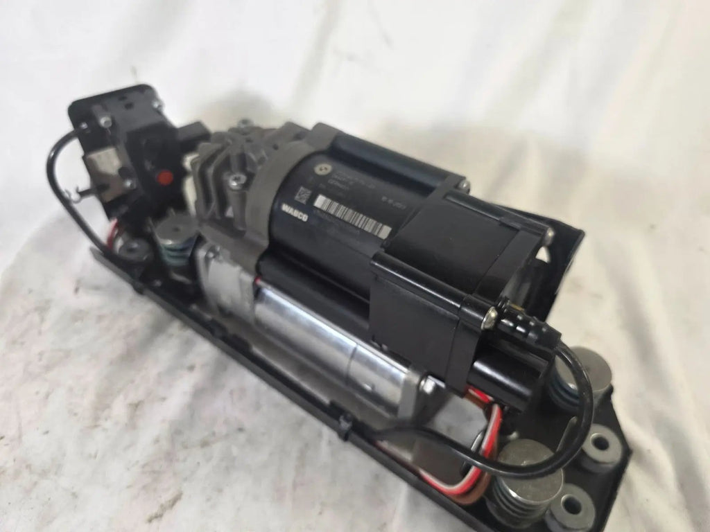 2011-2015 BMW 740LI F01 F02 AIR SUSPENSION RIDE COMPRESSOR PUMP OEM 6875176