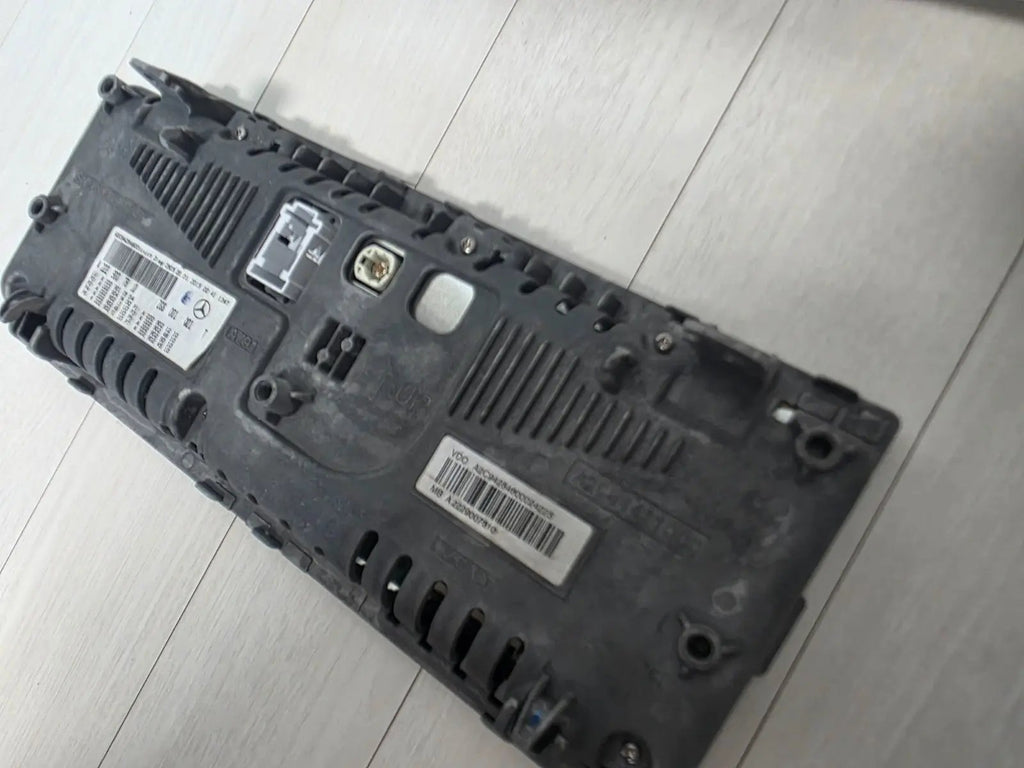 MERCEDES W222 S550 SPEEDOMETER INSTRUMENT CLUSTER DISPLAY SCREEN A2229007810