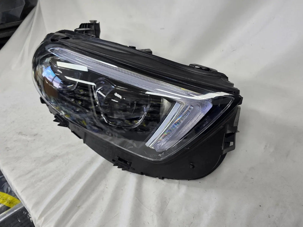 Mercedes-Benz CLS C257 W257 MultiBeam LED Right Headlight OEM Genuine A2579068400 – High-quality, used, OEM genuine MultiBeam LED headlight for the Mercedes-Benz CLS C257 W257 model. Perfect replacement for superior lighting and performance.