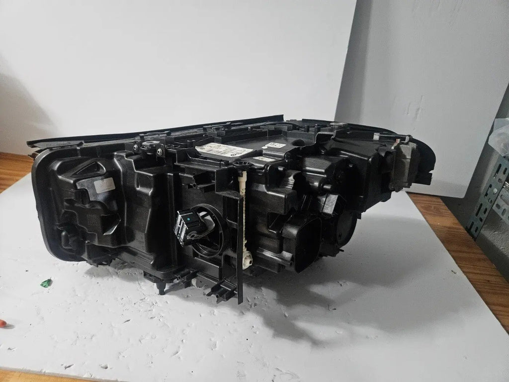 This image displays the right-side Adaptive LED headlight for BMW 5 Series G30, G31, and F90 LCI (facelift) models, featuring OEM genuine quality with part number 9850582. This used original headlamp is engineered for precise fitment and enhanced visibility, offering BMW’s Adaptive LED technology with dynamic lighting performance and premium styling for the facelifted 5 Series.