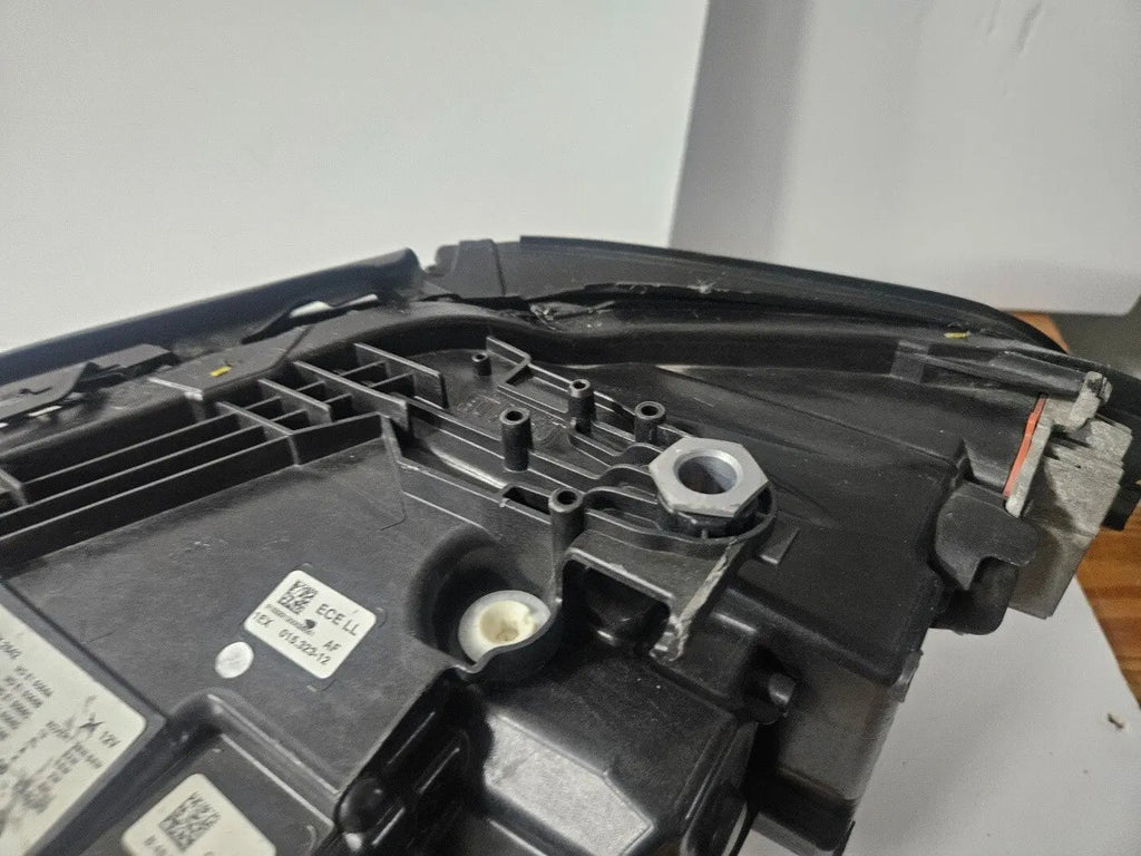 This image displays the right-side Adaptive LED headlight for BMW 5 Series G30, G31, and F90 LCI (facelift) models, featuring OEM genuine quality with part number 9850582. This used original headlamp is engineered for precise fitment and enhanced visibility, offering BMW’s Adaptive LED technology with dynamic lighting performance and premium styling for the facelifted 5 Series.