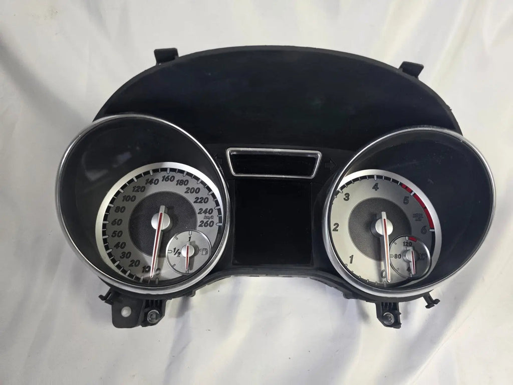 Mercedes GLA W156 2015 DIESEL SPEEDOMETER INSTRUMENT CLUSTER OEM A1569004501