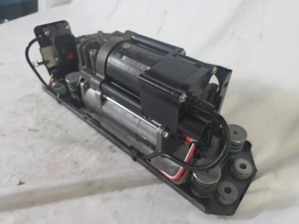 2011-2015 BMW 740LI F01 F02 AIR SUSPENSION RIDE COMPRESSOR PUMP OEM 6875176