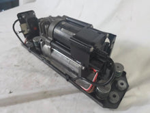 Load image into Gallery viewer, 2011-2015 BMW 740LI F01 F02 AIR SUSPENSION RIDE COMPRESSOR PUMP OEM 6875176