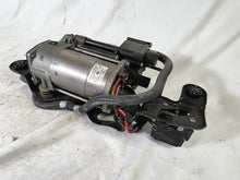 Load image into Gallery viewer, BMW X5 X6 F15 F16 F85 F86 AIR SUSPENSION COMPRESSOR WABCO GENUINE OEM 6875177
