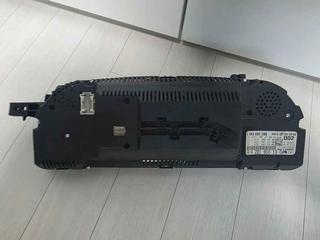 Mercedes-Benz S W221 Diesel speedometer instrument cluster OEM A2219001304