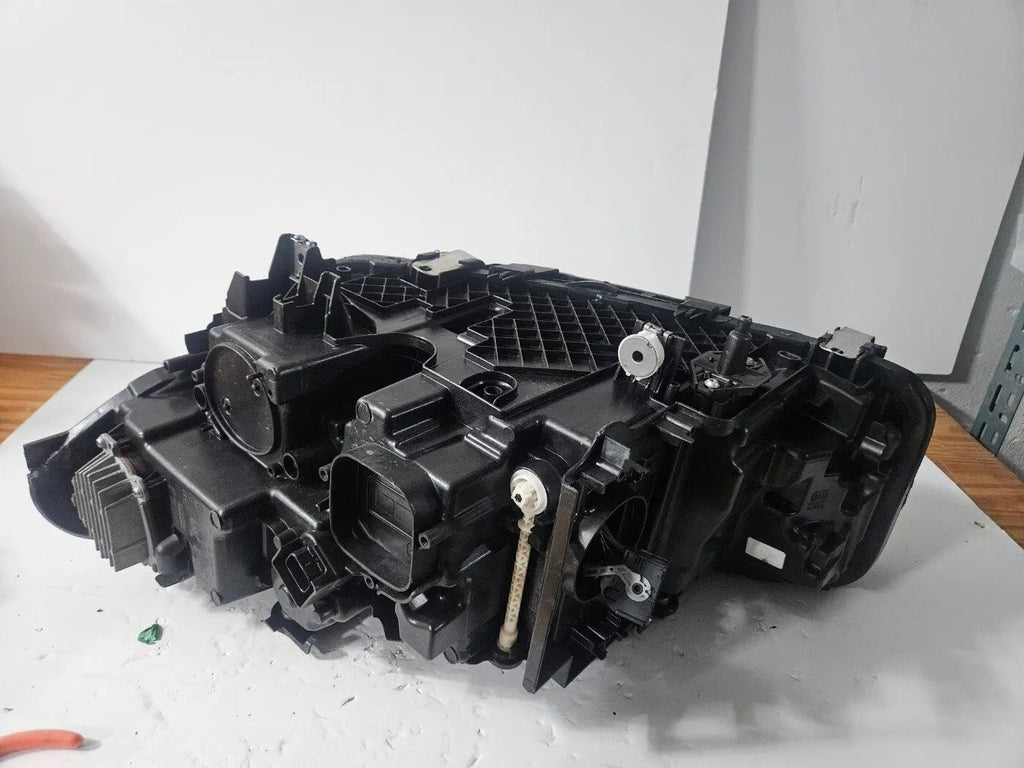 This image displays the right-side Adaptive LED headlight for BMW 5 Series G30, G31, and F90 LCI (facelift) models, featuring OEM genuine quality with part number 9850582. This used original headlamp is engineered for precise fitment and enhanced visibility, offering BMW’s Adaptive LED technology with dynamic lighting performance and premium styling for the facelifted 5 Series.