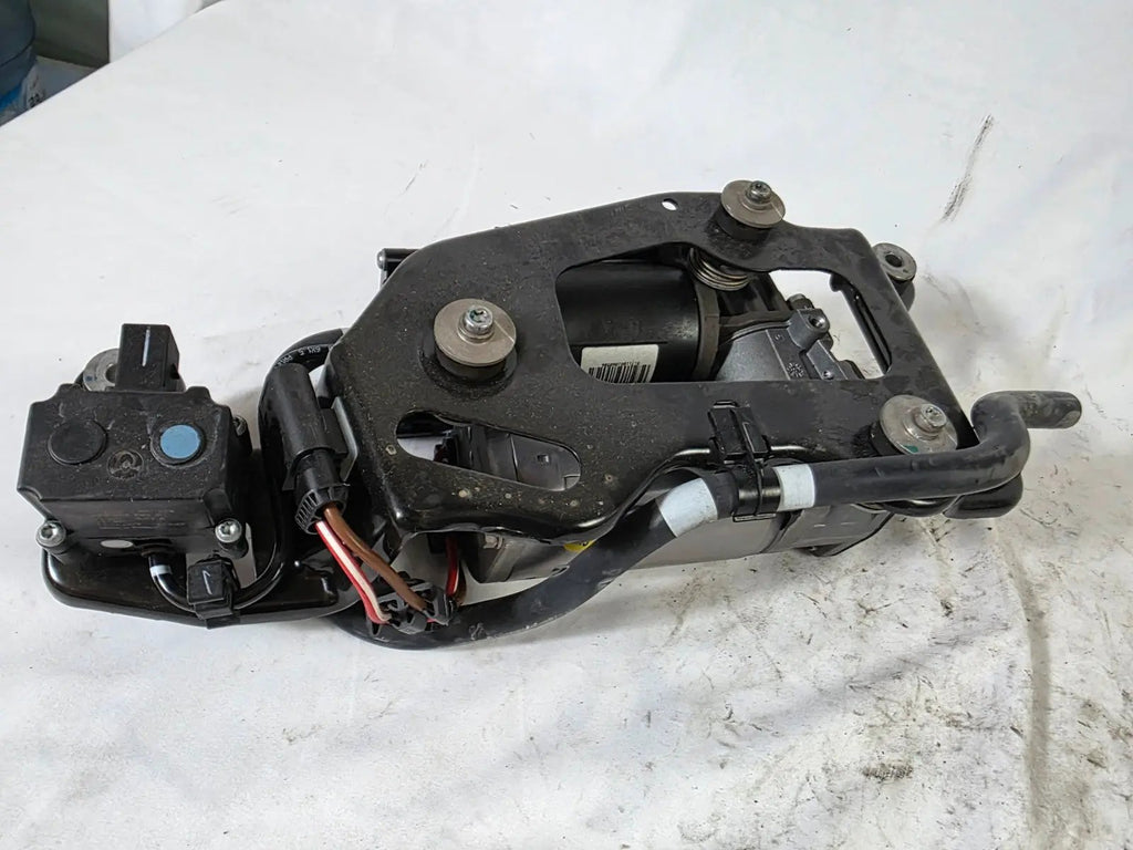 BMW X5 X6 F15 F16 F85 F86 AIR SUSPENSION COMPRESSOR WABCO GENUINE OEM 6875177