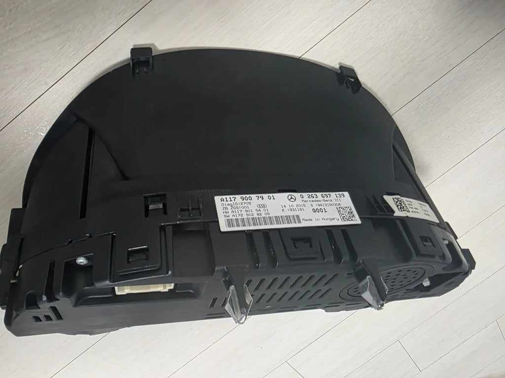 MERCEDES-BENZ CLA Instrument SPEEDOMETER Cluster OEM GENUINE A1179007901