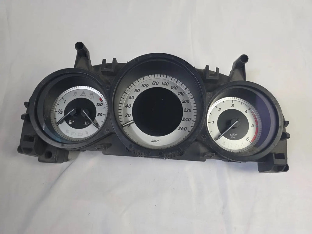 Mercedes-Benz C180 W204 Diesel Speedometer instrument cluster OEM A2049002408