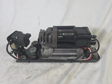 Load image into Gallery viewer, 2011-2015 BMW 740LI F01 F02 AIR SUSPENSION RIDE COMPRESSOR PUMP OEM 6875176