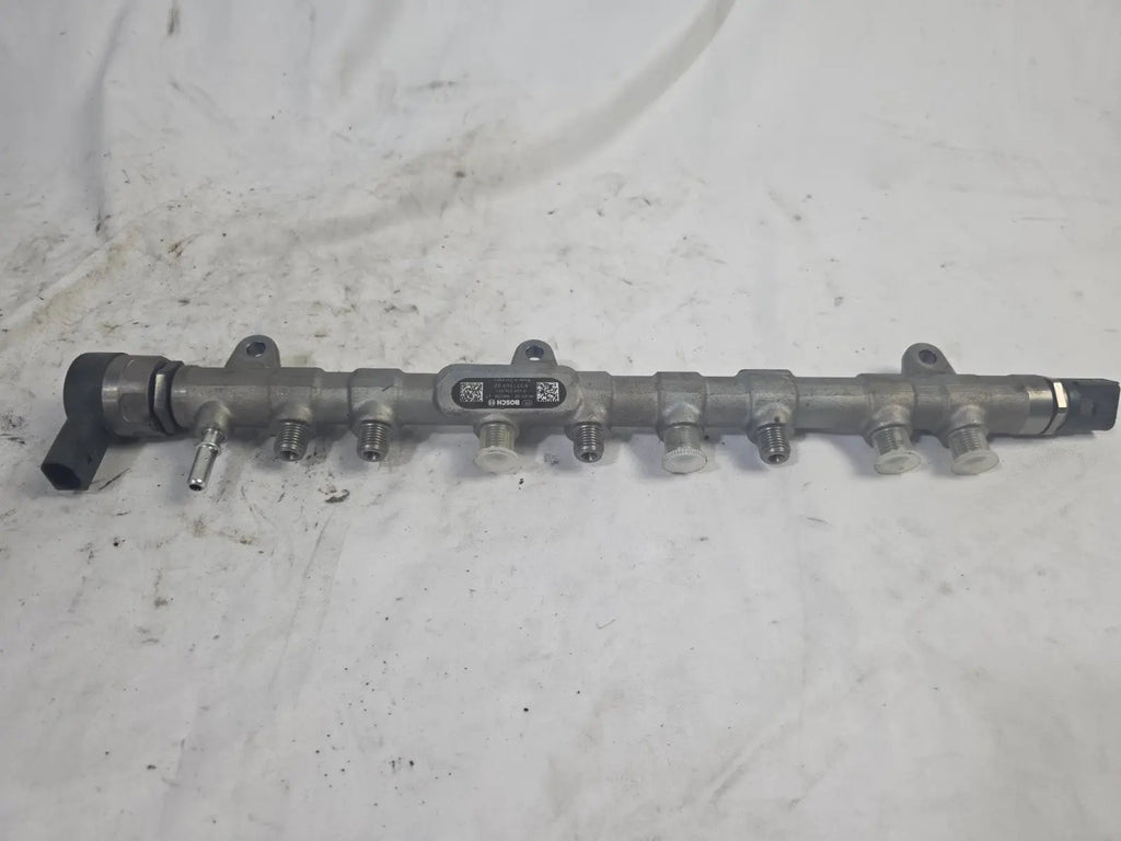 BMW X5 G05 F95 3.0 D xDrive Diesel RAIL PIPE OEM GENUINE 0445216051 8571569