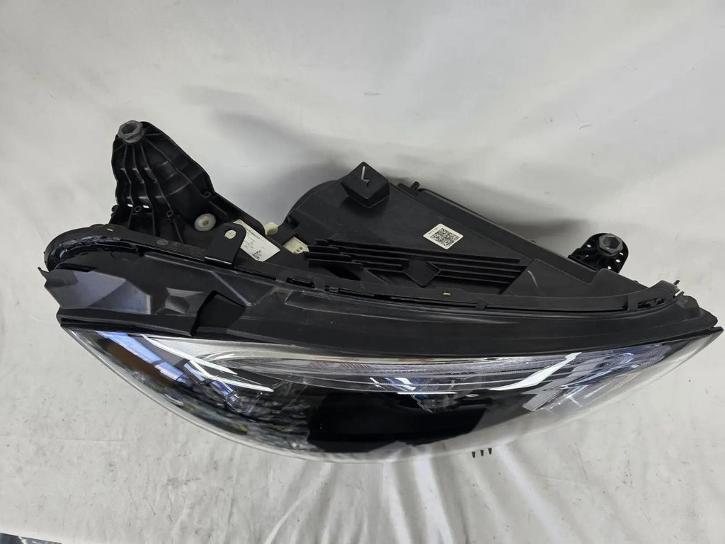 Mercedes-Benz CLS C257 W257 MultiBeam LED Right Headlight OEM Genuine A2579068400 – High-quality, used, OEM genuine MultiBeam LED headlight for the Mercedes-Benz CLS C257 W257 model. Perfect replacement for superior lighting and performance.