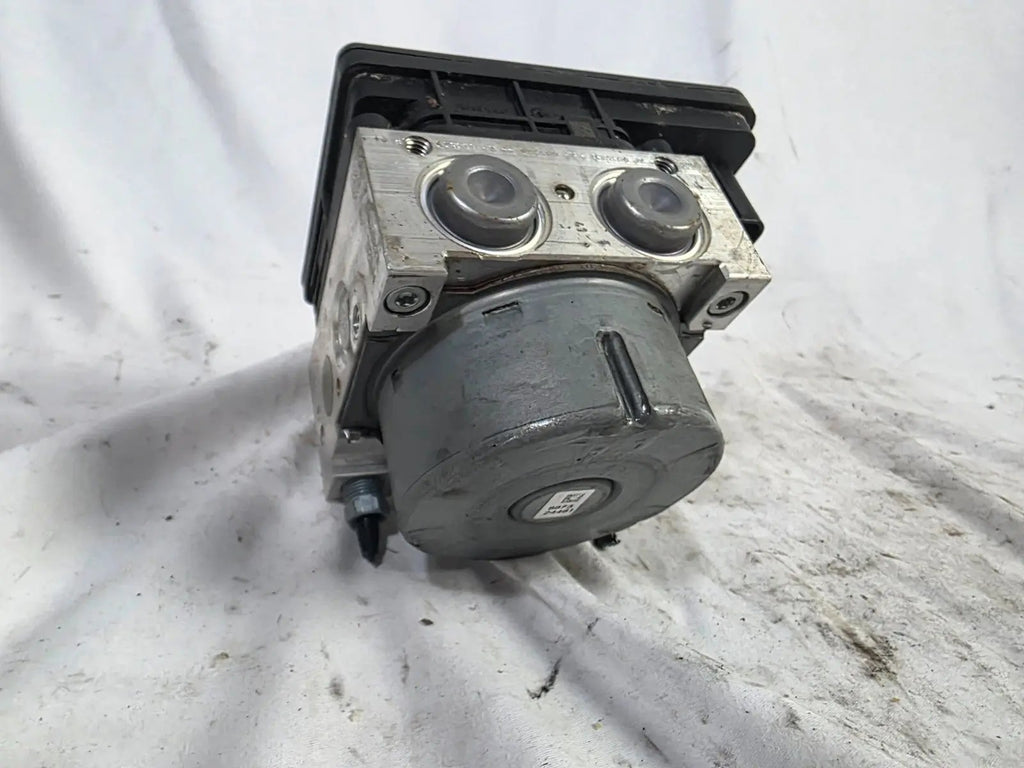 2017 - 2020 BMW 440i GENUINE OEM ABS Brake Pump Module 6875558