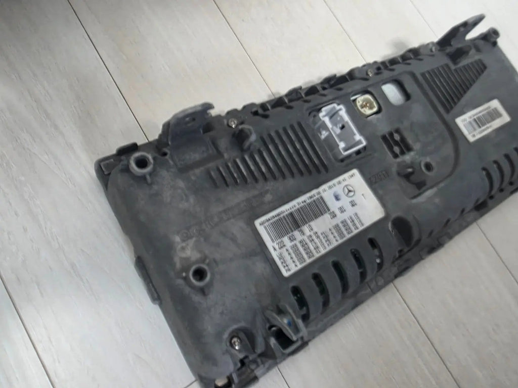 MERCEDES W222 S550 SPEEDOMETER INSTRUMENT CLUSTER DISPLAY SCREEN A2229007810