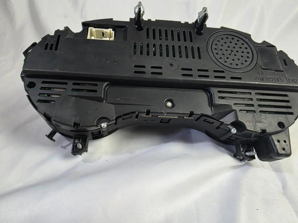 Mercedes GLA W156 2015 DIESEL SPEEDOMETER INSTRUMENT CLUSTER OEM A1569004501