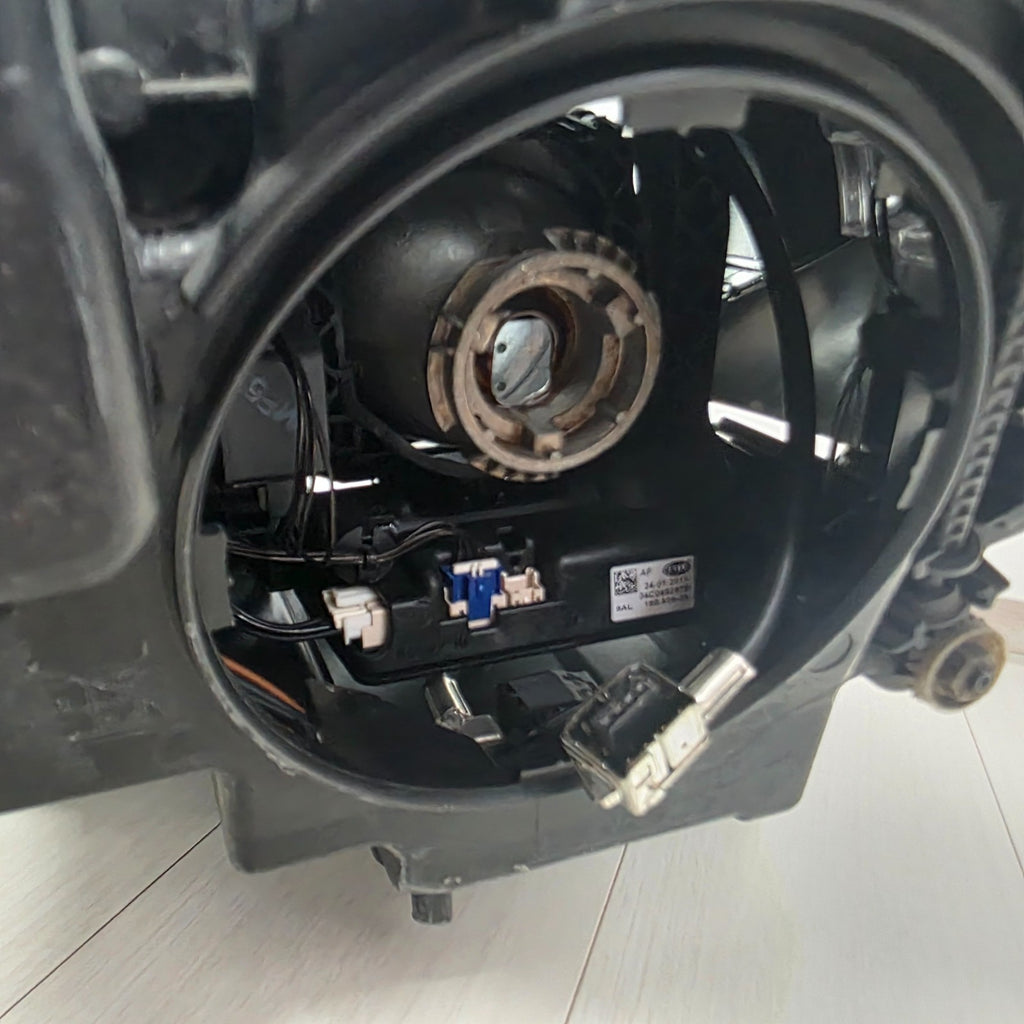 Mercedes-Benz W207 E200 E260 HID Xenon RIGHT headlight OEM GENUINE A2078200259