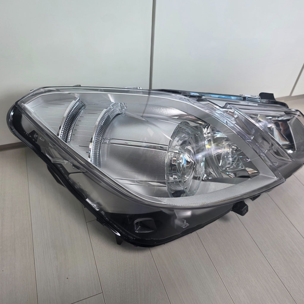 Mercedes-Benz W207 E200 E260 HID Xenon RIGHT headlight OEM GENUINE A2078200259
