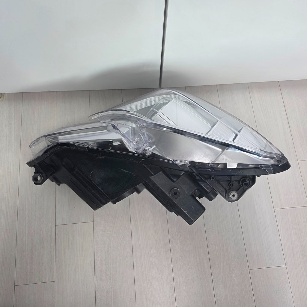 Mercedes-Benz W207 E200 E260 HID Xenon RIGHT headlight OEM GENUINE A2078200259