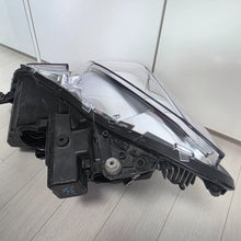 Load image into Gallery viewer, Mercedes-Benz W207 E200 E260 HID Xenon RIGHT headlight OEM GENUINE A2078200259