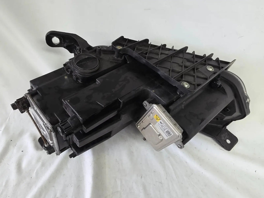 This image shows the right-side Xenon headlight for the Maserati Ghibli models from 2014 to 2017, featuring OEM genuine quality with part number 00670004658. This used original headlamp is designed for perfect fitment, delivering powerful Xenon lighting and the signature sleek styling expected from Maserati’s luxury performance vehicles