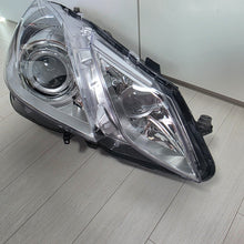 Load image into Gallery viewer, Mercedes-Benz W207 E200 E260 HID Xenon RIGHT headlight OEM GENUINE A2078200259