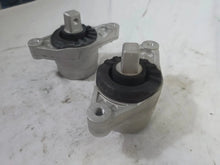 Load image into Gallery viewer, Maserati Ghibli Quattroporte NEW Left Right Motor Mount Pair 3.0 V6 670004870