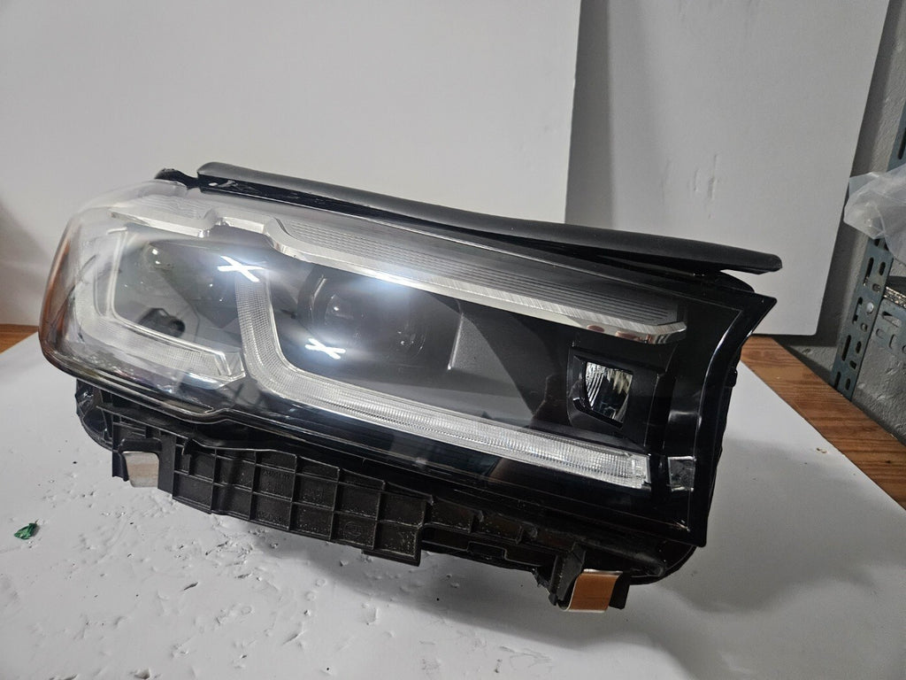 This image displays the right-side Adaptive LED headlight for BMW 5 Series G30, G31, and F90 LCI (facelift) models, featuring OEM genuine quality with part number 9850582. This used original headlamp is engineered for precise fitment and enhanced visibility, offering BMW’s Adaptive LED technology with dynamic lighting performance and premium styling for the facelifted 5 Series.