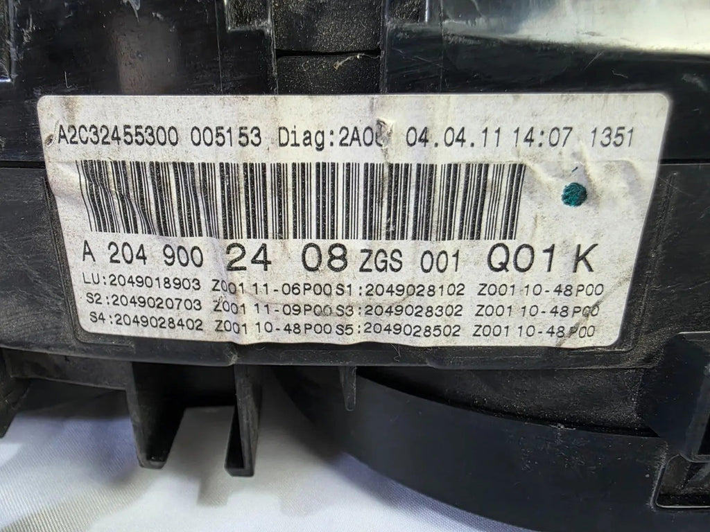 Mercedes-Benz C180 W204 Diesel Speedometer instrument cluster OEM A2049002408