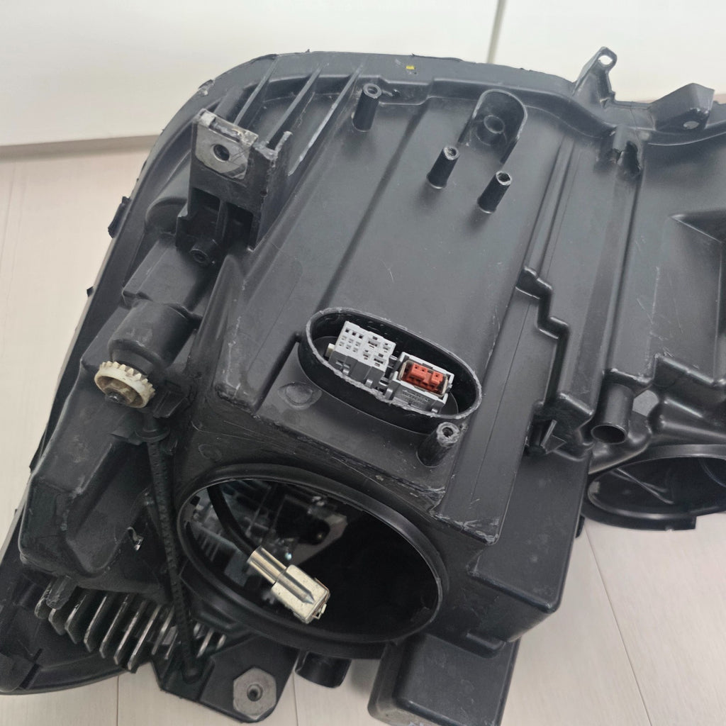 Mercedes-Benz W207 E200 E260 HID Xenon RIGHT headlight OEM GENUINE A2078200259