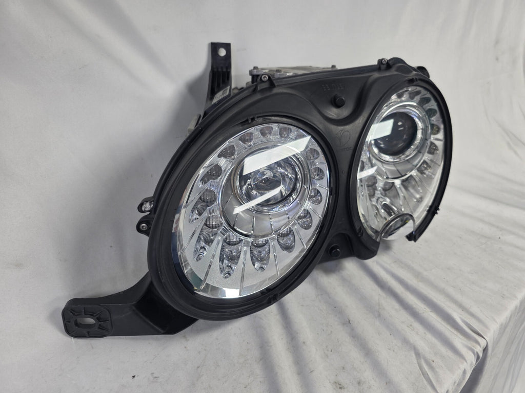 This image shows the left-side headlight for the 2014–2019 Bentley Flying Spur, featuring OEM genuine quality with part number 4W1941015H. This used original headlamp is in excellent condition, offering premium illumination, elegant design, and a precise fit for Bentley’s high-end luxury sedan