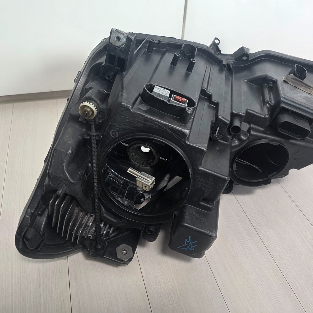 Mercedes-Benz W207 E200 E260 HID Xenon RIGHT headlight OEM GENUINE A2078200259