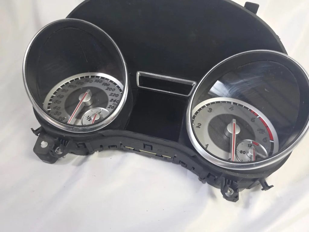 Mercedes GLA W156 2015 DIESEL SPEEDOMETER INSTRUMENT CLUSTER OEM A1569004501