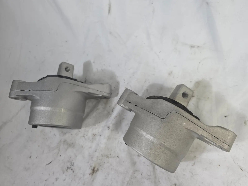 Maserati Ghibli Quattroporte NEW Left Right Motor Mount Pair 3.0 V6 670004870
