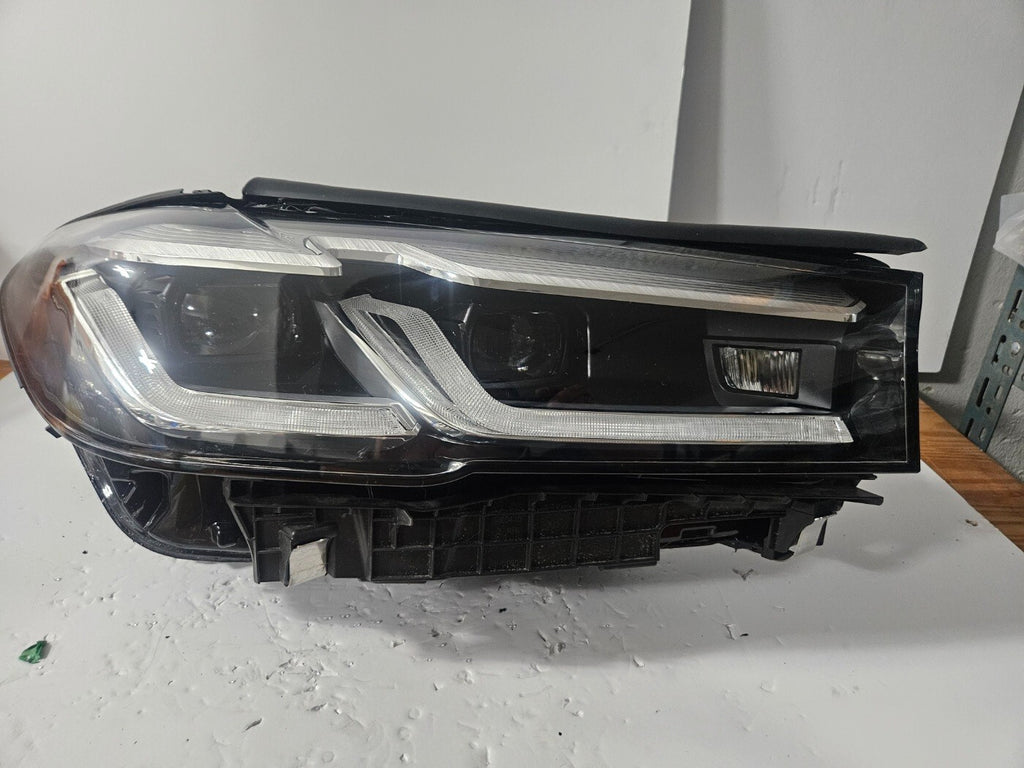 This image displays the right-side Adaptive LED headlight for BMW 5 Series G30, G31, and F90 LCI (facelift) models, featuring OEM genuine quality with part number 9850582. This used original headlamp is engineered for precise fitment and enhanced visibility, offering BMW’s Adaptive LED technology with dynamic lighting performance and premium styling for the facelifted 5 Series.